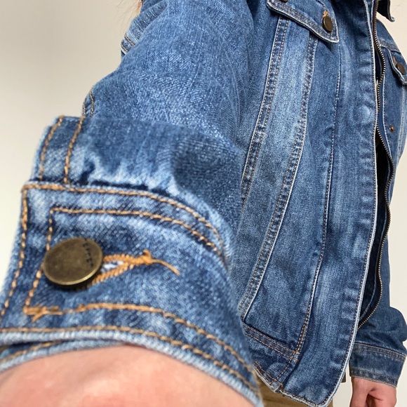 Blue Washed Jean Jacket !! - Picture 2 of 5